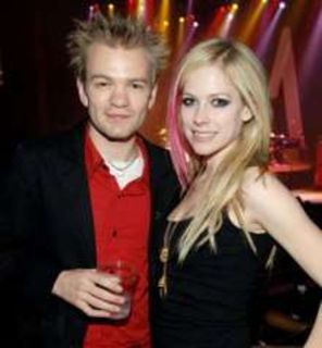 Avril Lavigne divorteaza de Deryck Whibley