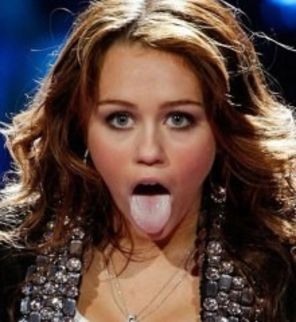 Miley Cyrus, satula de bliturile paparazzilor