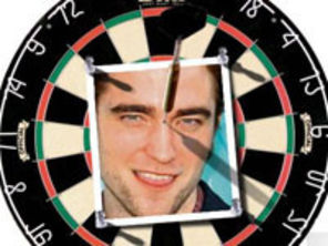 Robert Pattinson arunca sageti in... el insusi!