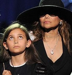 Michael Jackson a fost `lucrat` de organizatori, crede fiica lui