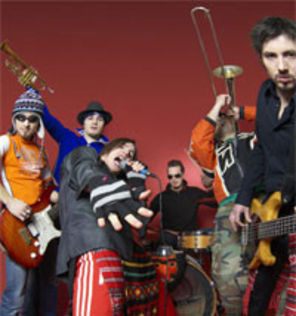 Zdob si Zdub canta `Un cantec neobisnuit de trist` (audio)