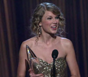 Taylor Swift a scris istorie la Country Music Awards 2009 (foto)