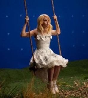 Paramore au filmat videoclipul Brick by Boring Brick (poze)