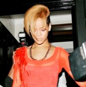 Rihanna a sustinut primul concert live de la bataia cu Chris Brown