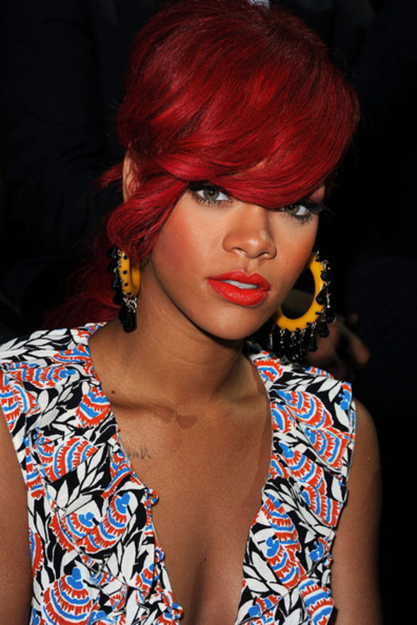 Rihanna Ponytail - Coafuri