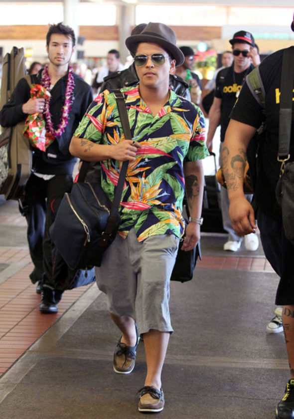 Bruno Mars valiza de nylon