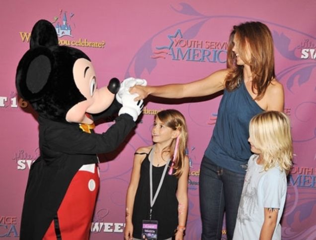 Miley Cyrus (Hannah Montana), aniversare la Disneyland