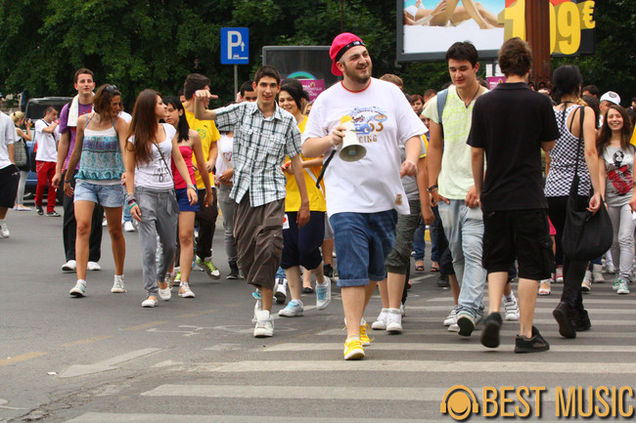Flashmob cu Alex Velea