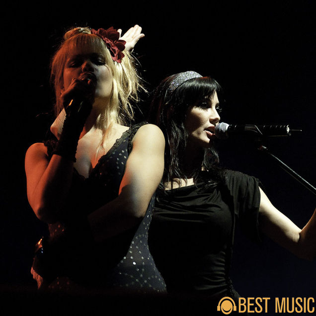 Nouvelle Vague concert 2010 05