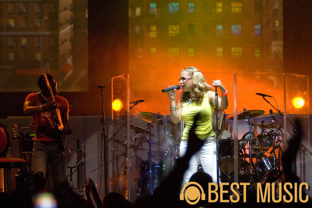 Anastacia in concert