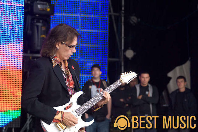 Steve Vai repetitii Cerbul de Aur