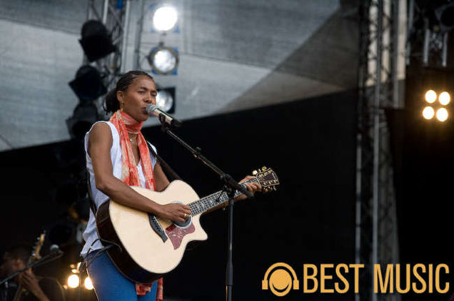 Bestfest 2 iulie 2009, Ayo