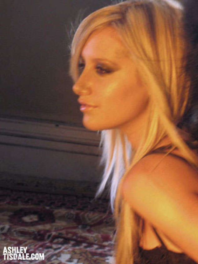 Ashley Tisdale, la filmarile videoclipului Crank It Up