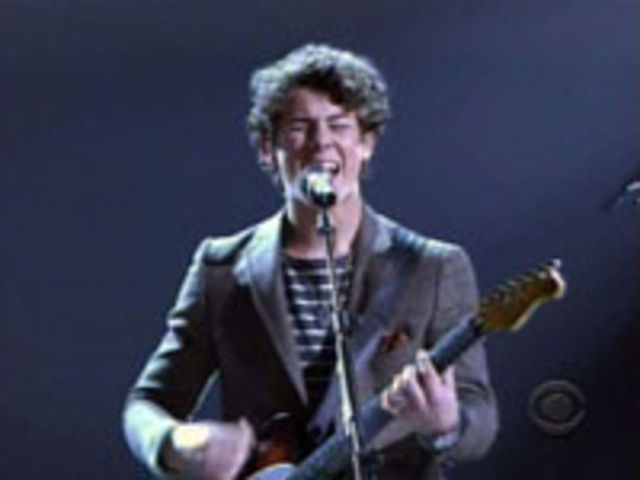 Nick Jonas la Grammy Nominations Concert Live (foto + video)