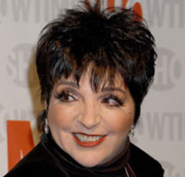 Liza Minnelli se opereaza la genunchi