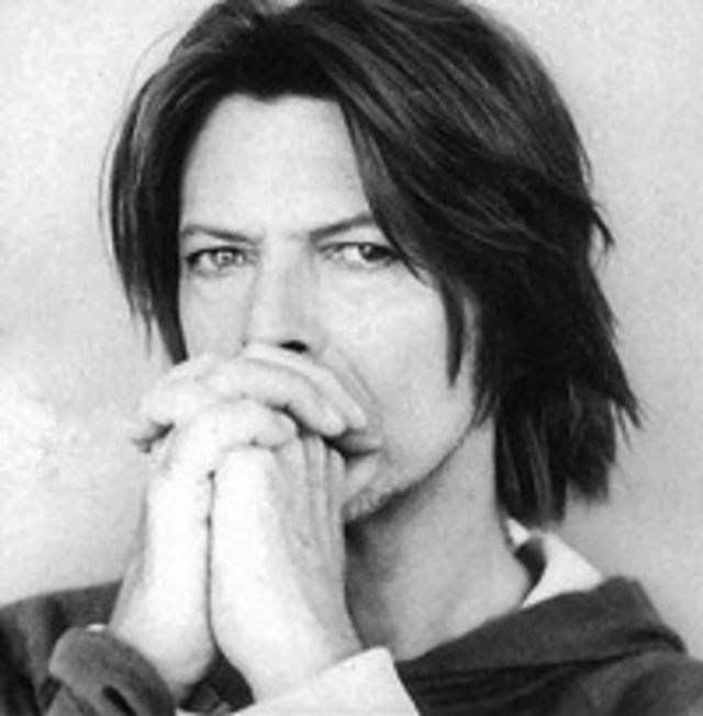 David Bowie isi relanseaza discurile precendente