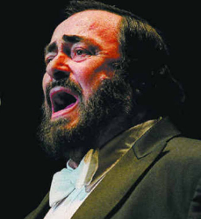 Pavarotti a facut playback in ultimul sau concert