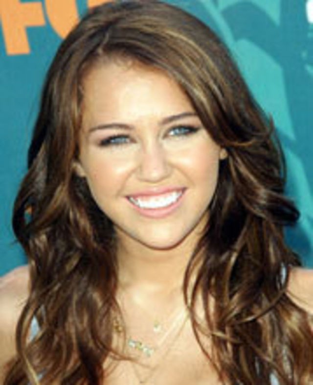 Miley Cyrus, cea mai vanduta tanara vedeta pe eBay