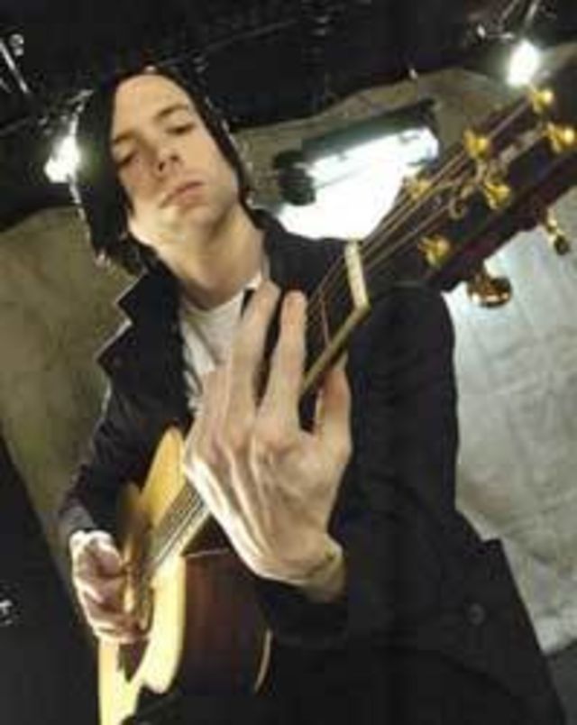 Chitaristul Good Charlotte e tatic