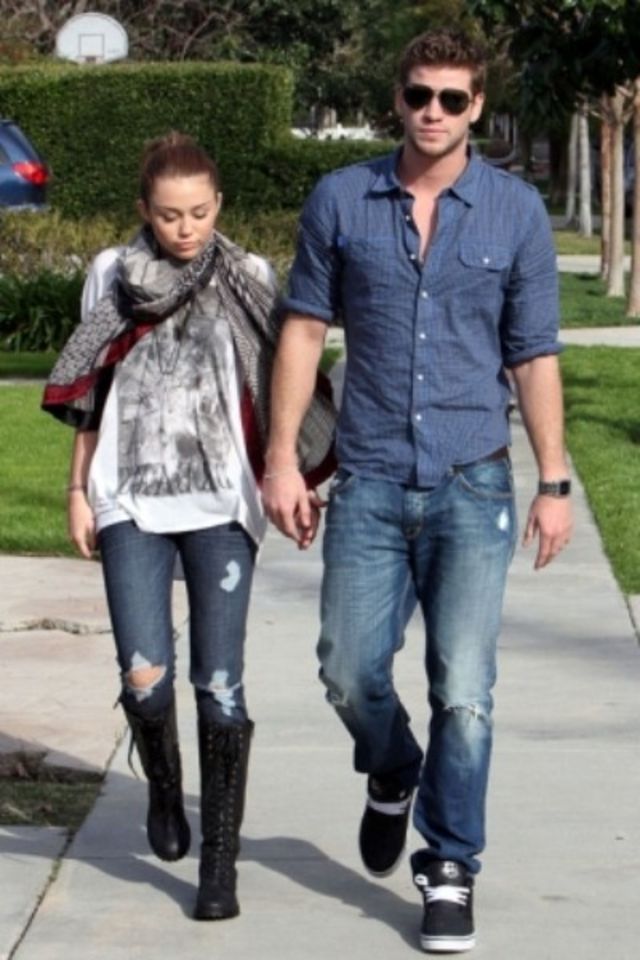 Miley Cyrus si Liam Hemsworth