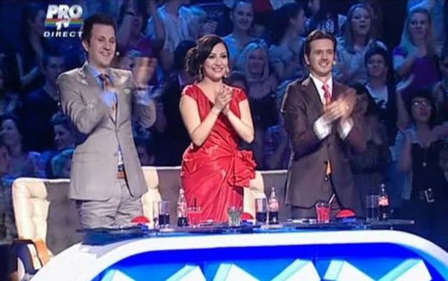 Andra, lady in red