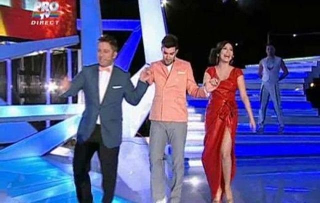 Andra, lady in red