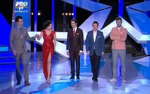 Andra, lady in red
