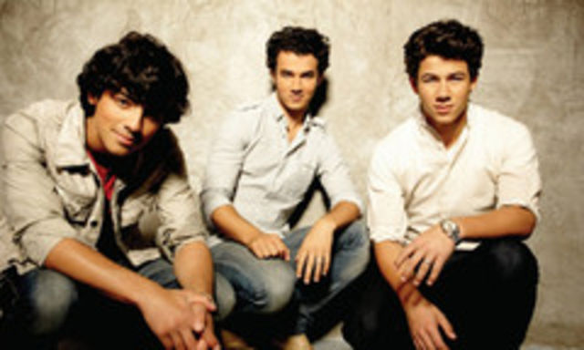 Jonas Brothers inregistreaza un album disco?