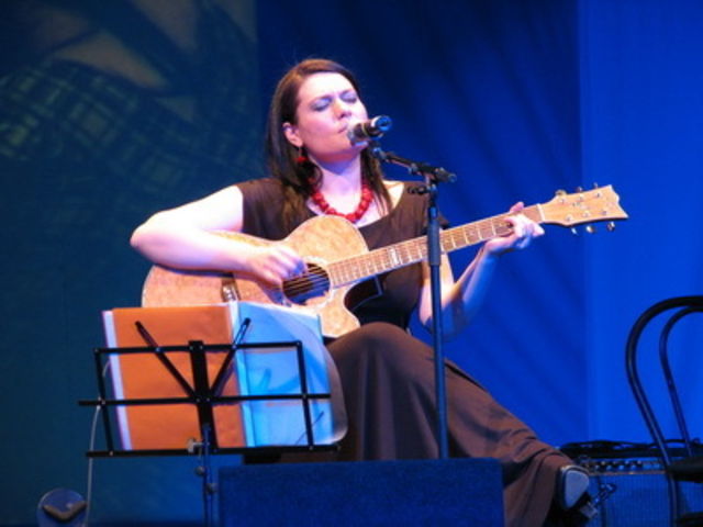 Alina Manole, lansare album Luna Patrata