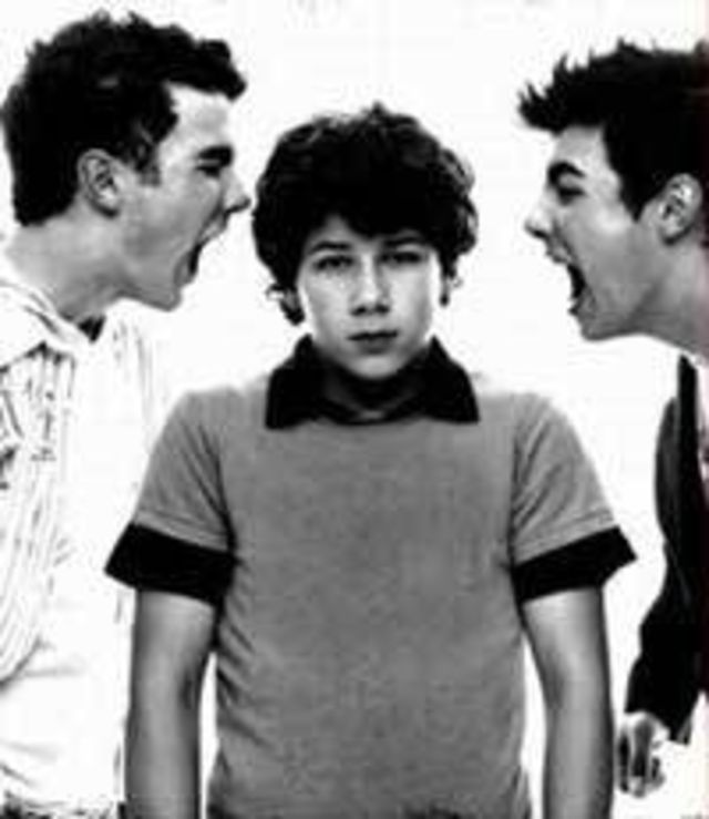 Vezi cele mai amuzante poze cu Jonas Brothers!