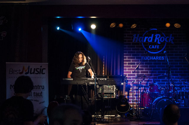 Compact in Hard Rock Cafe