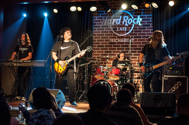 Compact in Hard Rock Cafe