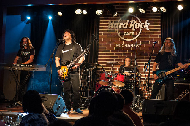 Compact in Hard Rock Cafe