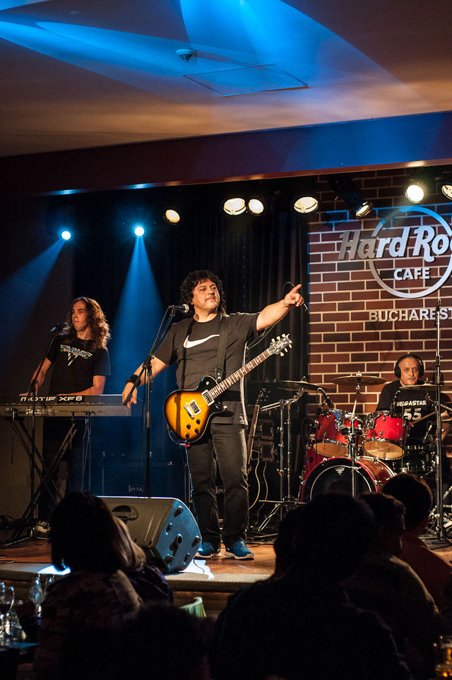 Compact in Hard Rock Cafe