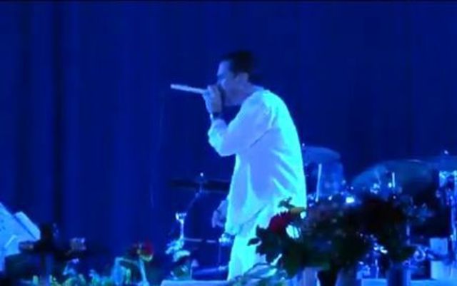 Faith No More au cantat un cover dupa 'Niggas In Paris'