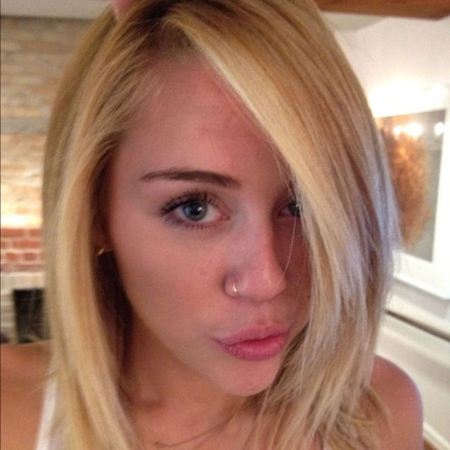 Poze Miley Cyrus Blonda