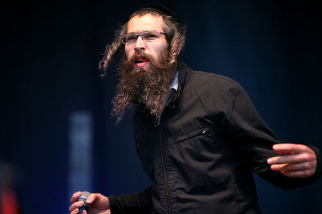 Soc: Matisyahu se prezinta cu un look schimbat radical! (poze + video)