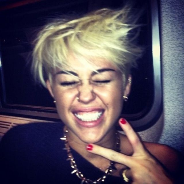 Miley Cyrus par scurt