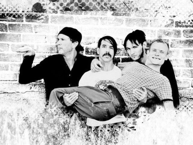 Tributul romanilor pentru Red Hot Chili Peppers