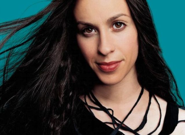 Alanis Morissette a cantat "Basket Case" de la Green Day live (video)