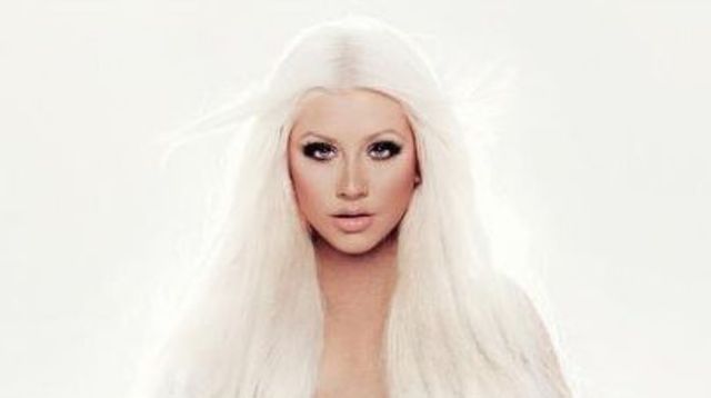 Christina Aguilera, goala pe coperta albumului 'Lotus' (foto)