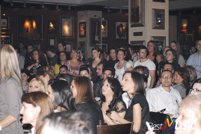 Poze Public Concert Smiley in Hard Rock Cafe
