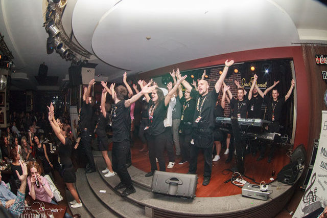 Poze Public Concert Smiley in Hard Rock Cafe