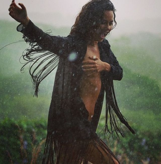 Inna topless