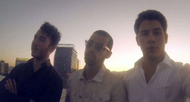 Jonas Brothers - First Time (videoclip nou)