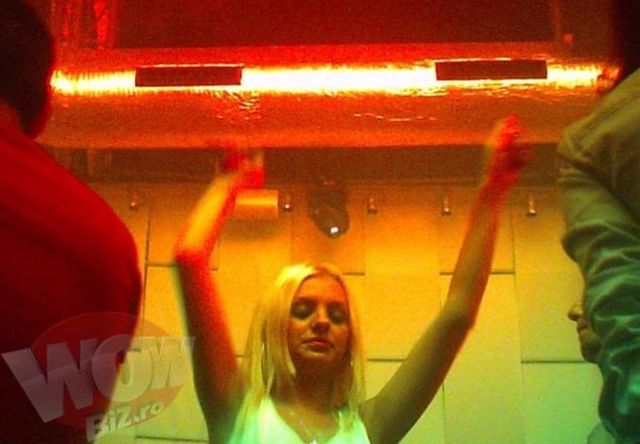 Alexandra Stan in club
