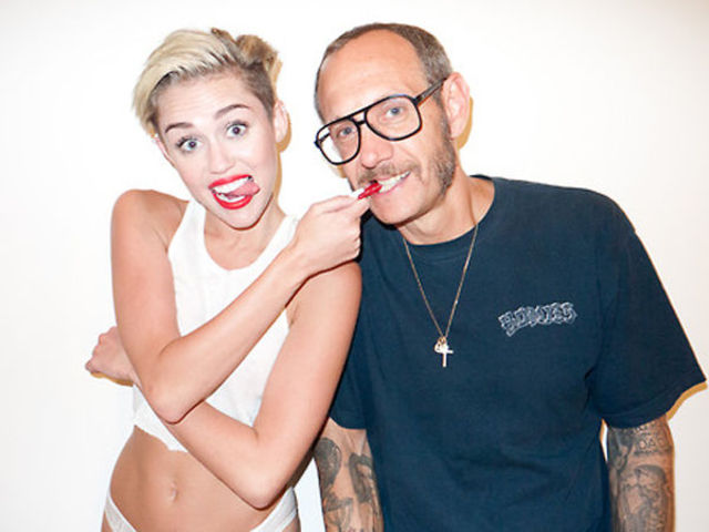 Miley Cyrus - Bangerz tracklist + fotografii noi de Terry Richardson