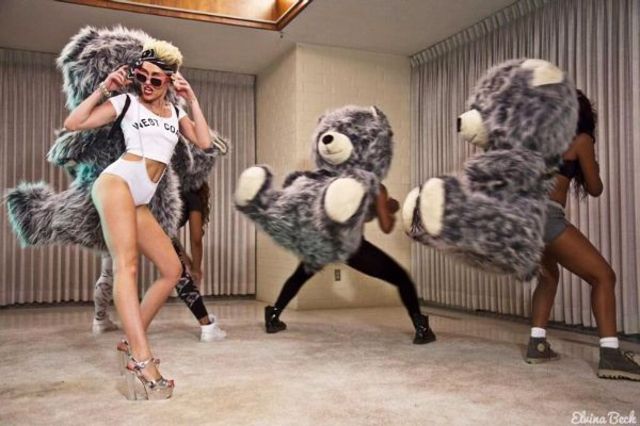 Miley Cyrus va canta la MTV EMA 2013