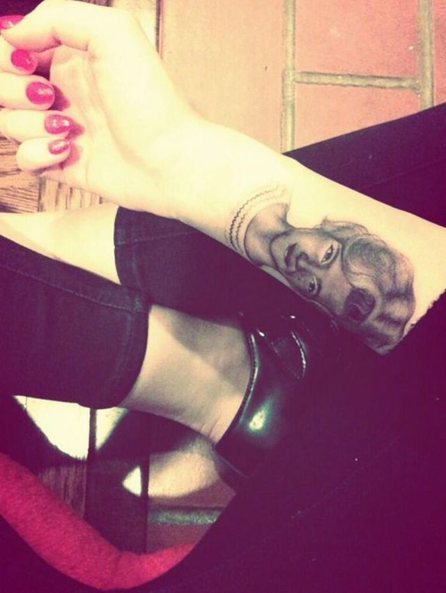 Miley Cyrus tatuaj