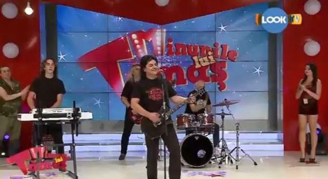Compact a cantat noul single in prima auditie la LookTV (video)